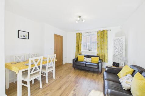 Dining / Sitting Area: