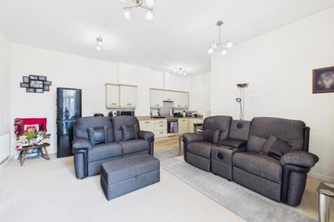 Open plan kitchen/dining/living: