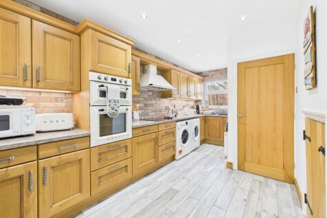 Kitchen: