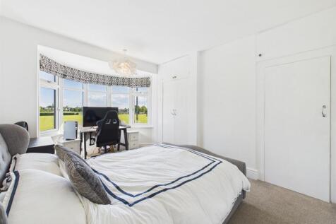 Bedroom: