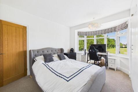 Bedroom: