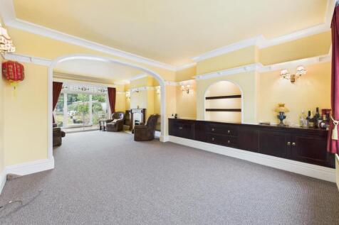Dining room: