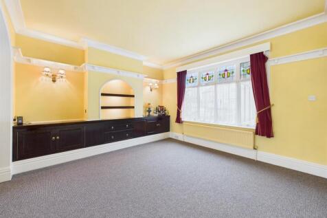 Dining room: