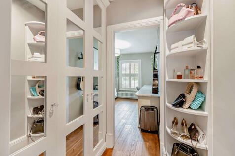 Guest Bedroom Dressing Area