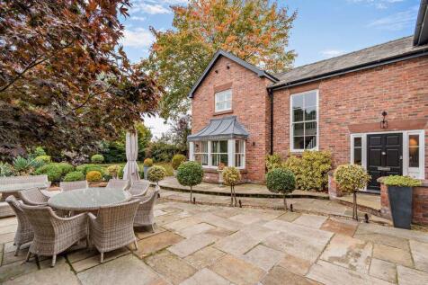 External sitting/entertaining area