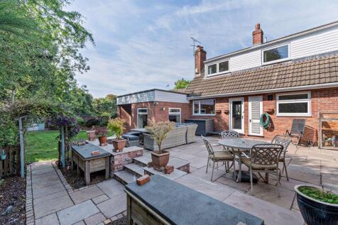 Outdoor Entertaining Area