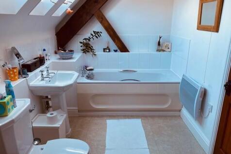 bathroom 2.jpg