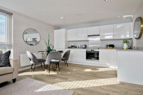 Upper Longcross Apartment
