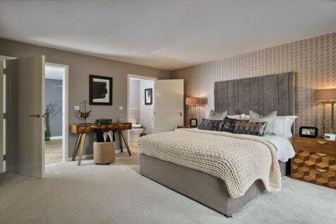 Upper Longcross Apartment
