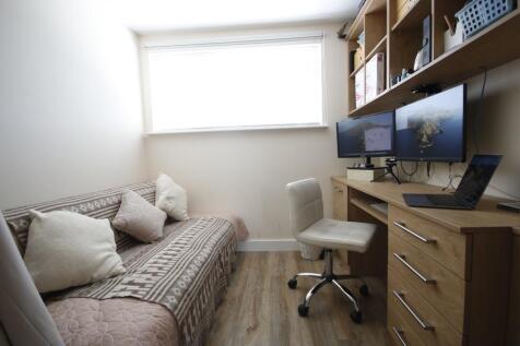 Bedroom 5 / Study
