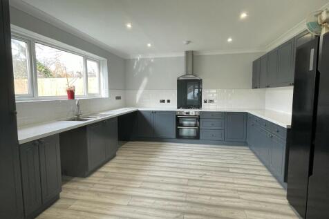 Large Kitchen 