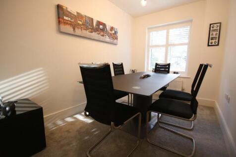 Dining Room/Bed 3