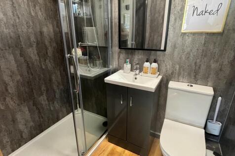 En-Suite Shower Rm