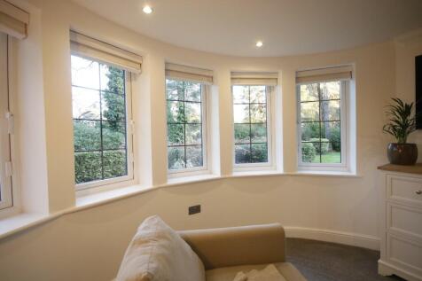 Feature Bay Window