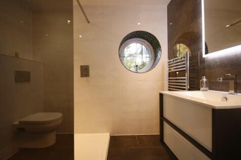 En-Suite Shower Rm