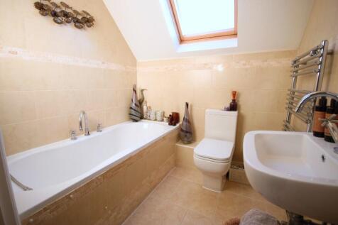 1st Floor Bathroom