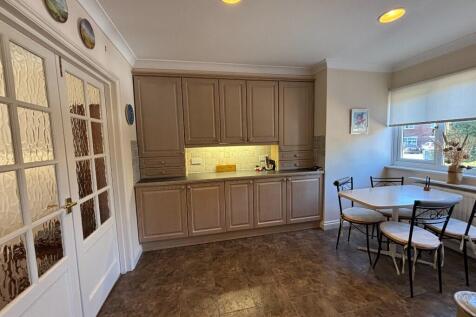 Kitchen/Breakfast Rm