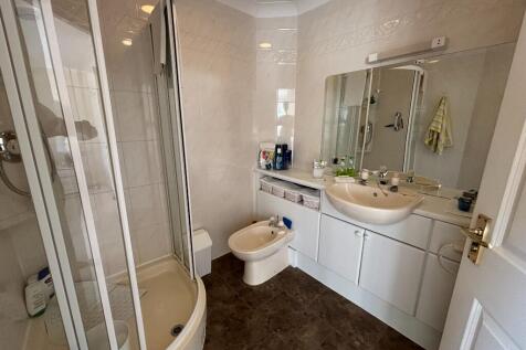 En-Suite Shower Rm