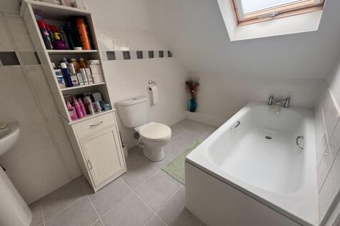 En-Suite Bathroom 