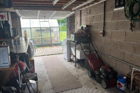 Garage / Workshop