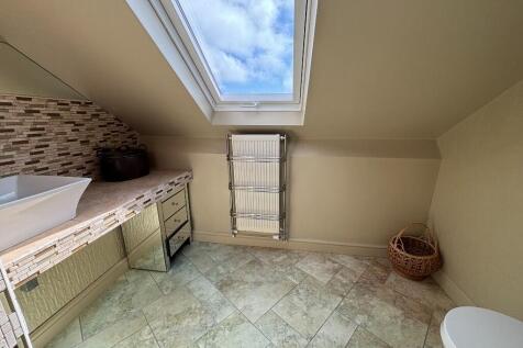 2nd Floor Bathroom