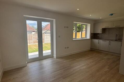 Rear Facing Lounge 