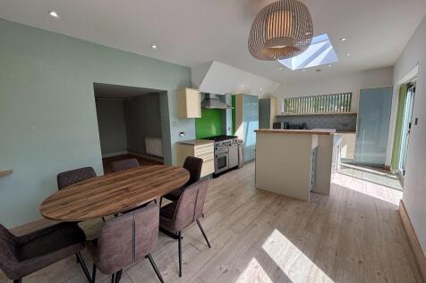 Stunning Kitchen/Bkf