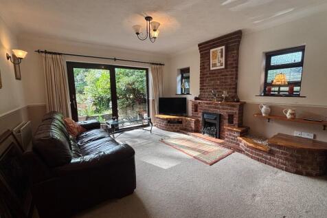 Rear Facing Lounge