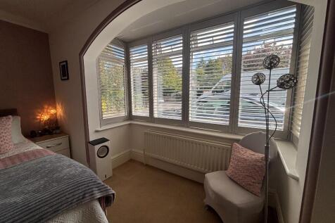 Feature Bay Window