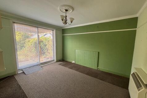 Rear Facing Lounge