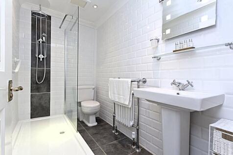 Room 2 bathroom e.jpg