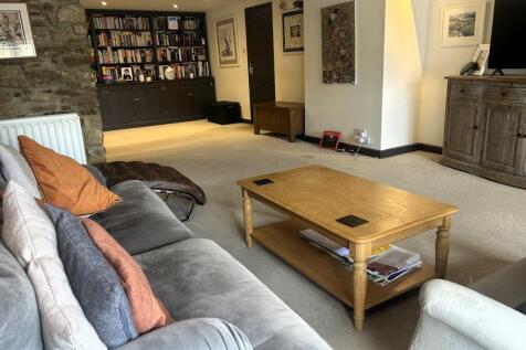 Owners Lounge e.jpg
