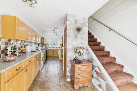 Entrance Hall / Kitchen