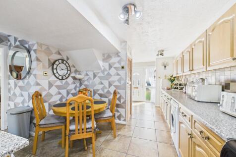 Kitchen / Dining