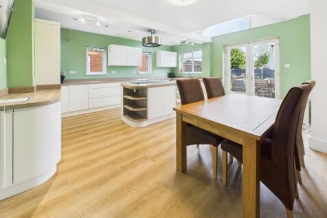 Living/Breakfast Kitchen