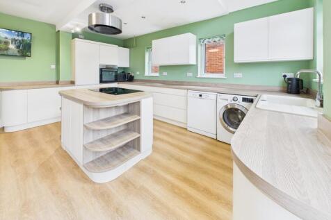 Living/Breakfast Kitchen