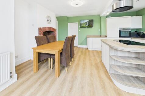 Living/Breakfast Kitchen