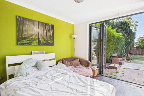 Lounge (currently used as a bedroom)