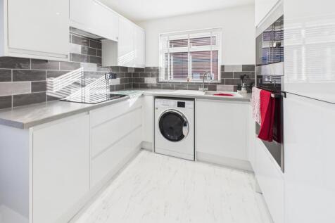 CAM02871G0-PR0634-STILL013