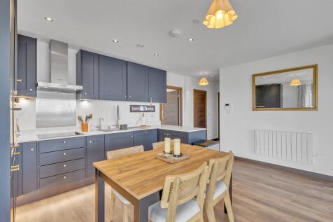 Open Plan Kitchen / Living Room 