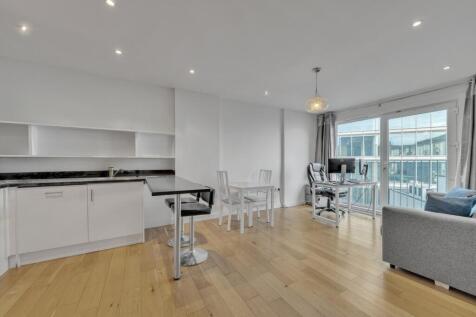 KItchen/Reception Room