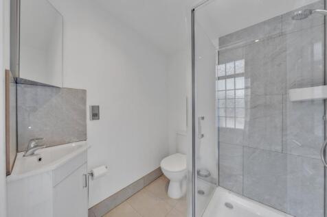 Studio Shower Room 