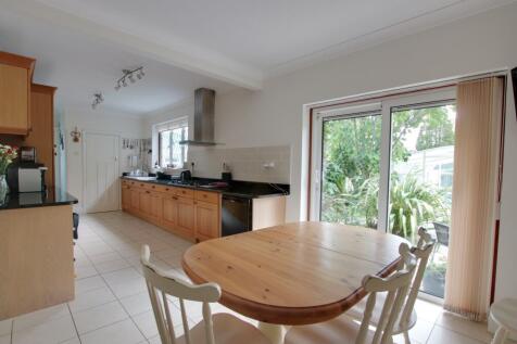 KITCHEN BREAKFAST ROOM
