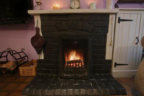 FIREPLACE IN LIVING ROOM
