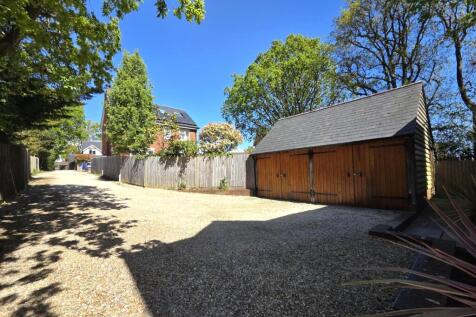 ENTRANCE - DRIVEWAY &amp; DOUBLE GARAGE
