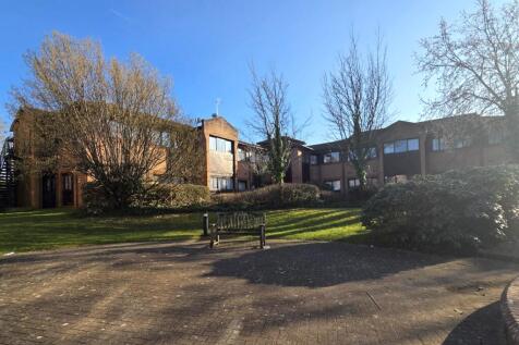 COMMUNAL GROUNDS