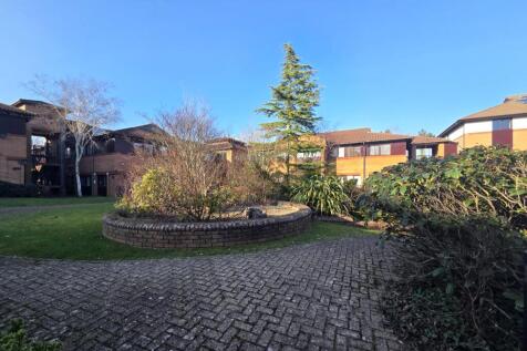 COMMUNAL GROUNDS