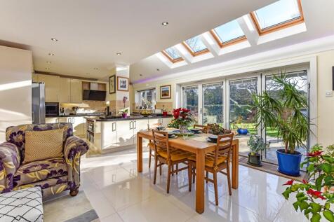 KITCHEN/DINER/FAMILY ROOM