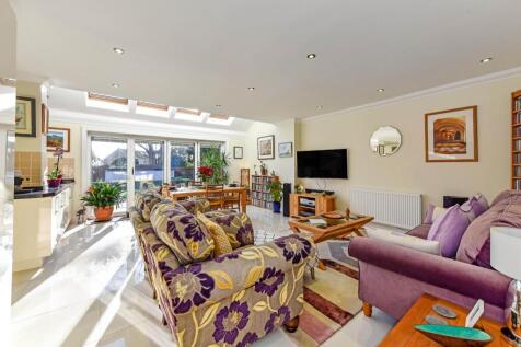 KITCHEN/DINER/FAMILY ROOM