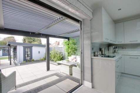 BI-FOLD ONTO PATIO